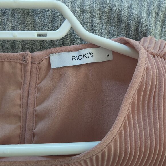 Ricki's pleated shirt - Picture 3 of 3